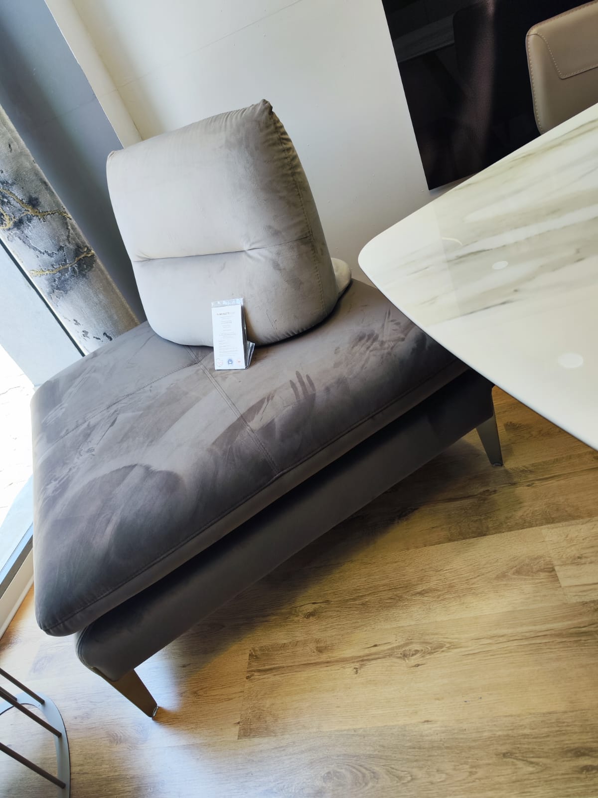 Pouf quadrato con schienale movibile di Nicoletti home